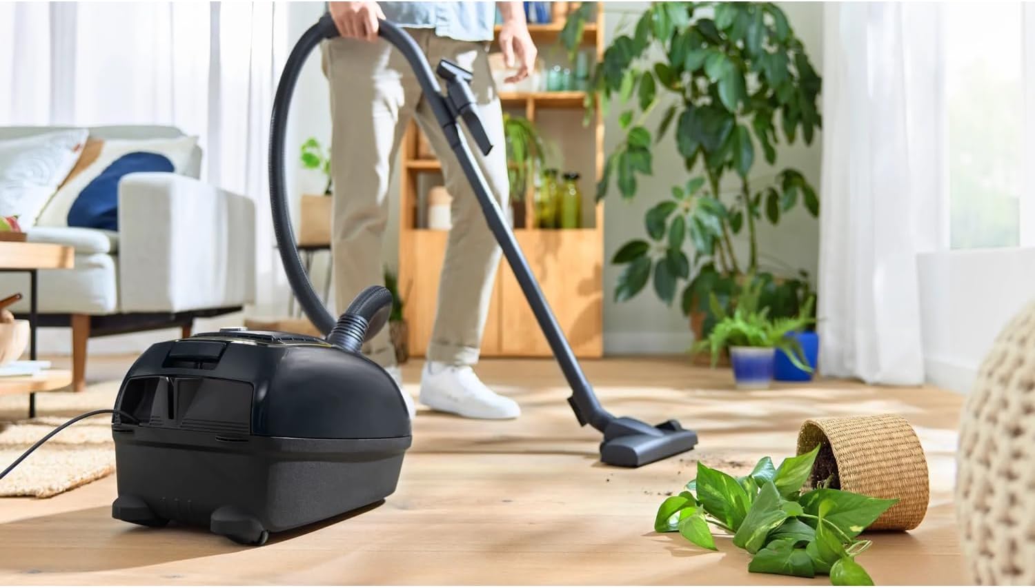 Bosch Series 4 | Bagged Canister 2000 Watt Vacuum Cleaner - BGL38GOLD