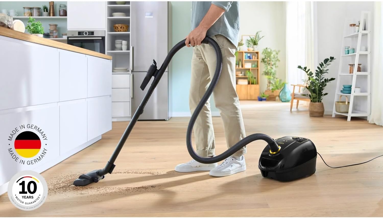 Bosch Series 4 | Bagged Canister 2000 Watt Vacuum Cleaner - BGL38GOLD