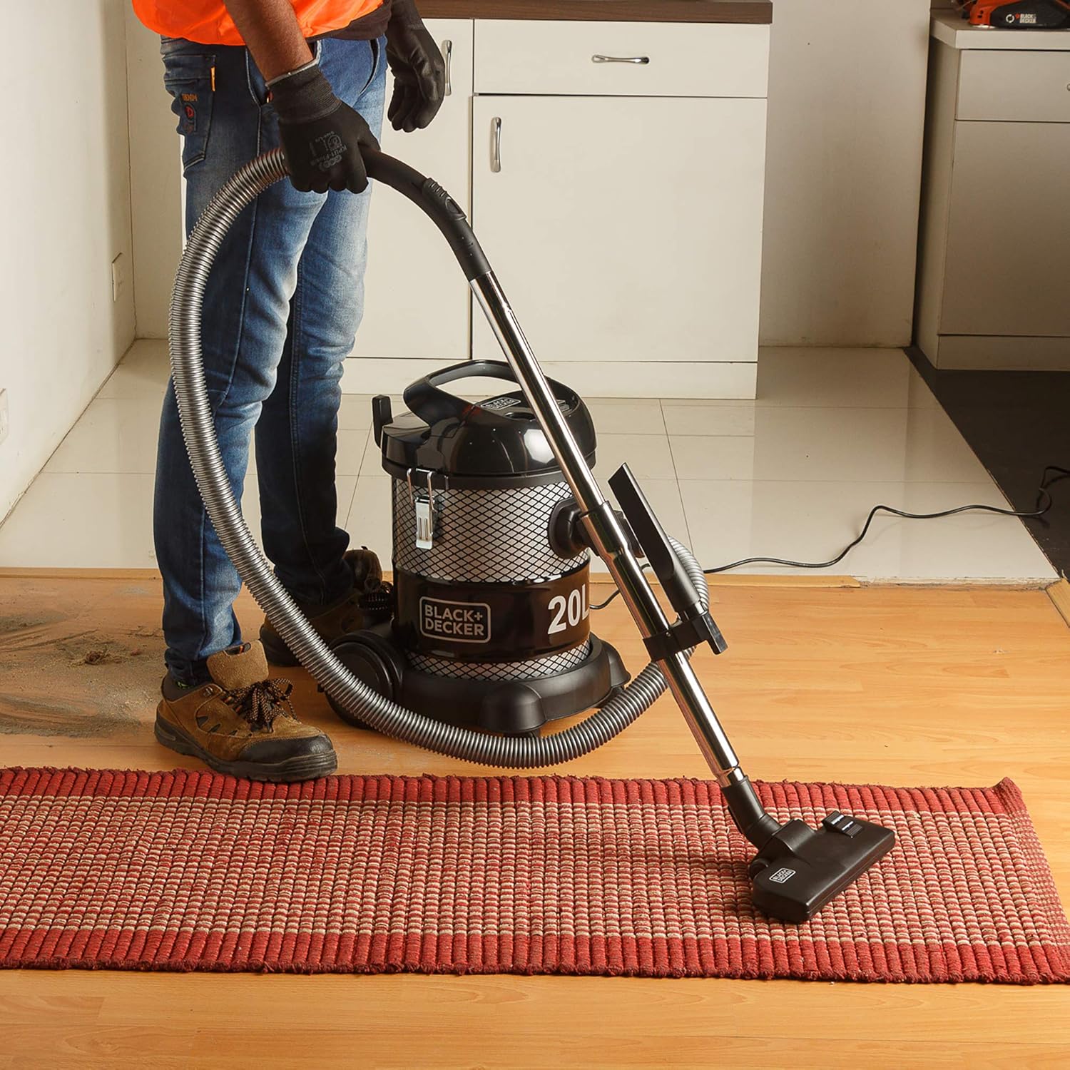 Black + Decker 20L 200W Barrel Vacuum Cleaner - BV2000