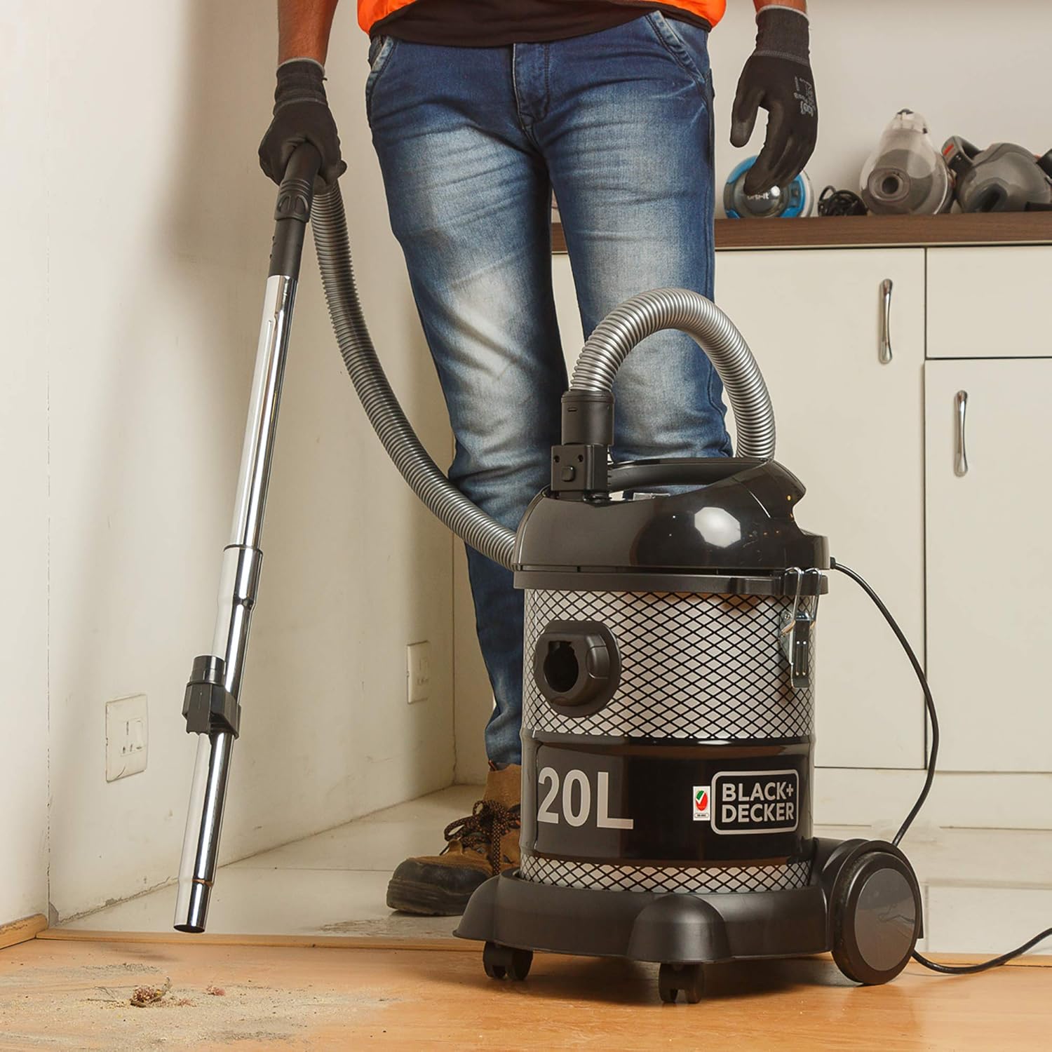 Black + Decker 20L 200W Barrel Vacuum Cleaner - BV2000