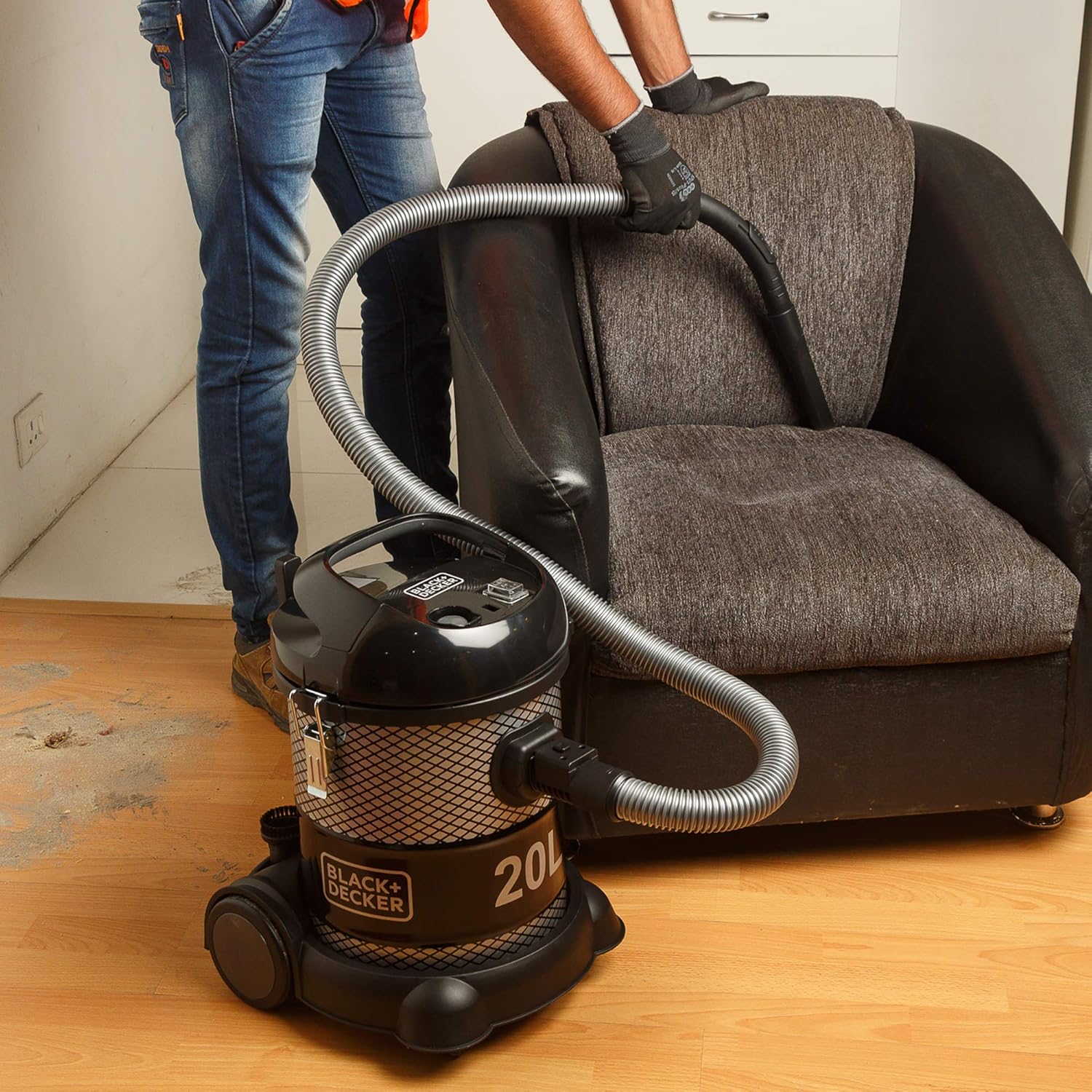 Black + Decker 20L 200W Barrel Vacuum Cleaner - BV2000