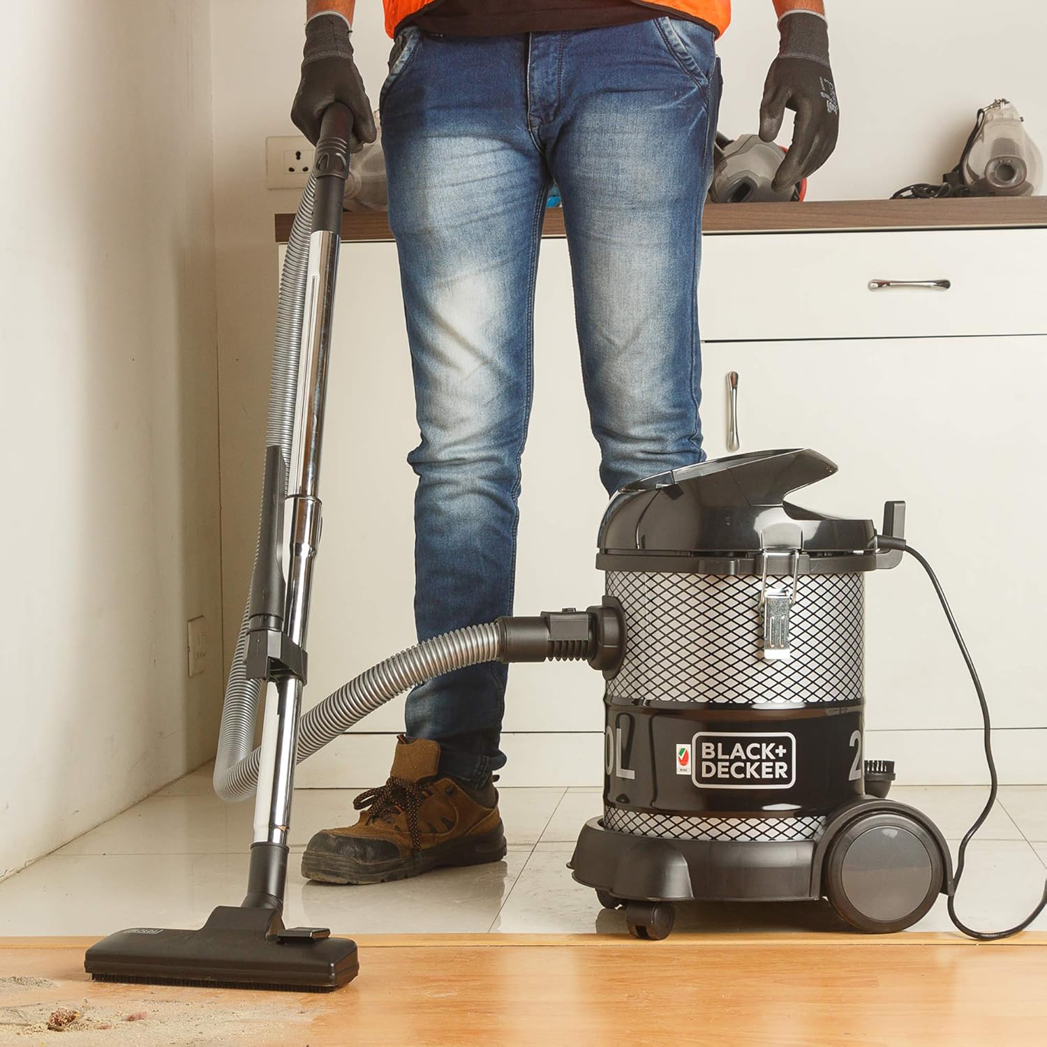 Black + Decker 20L 200W Barrel Vacuum Cleaner - BV2000